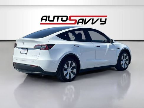 Used 2024 Tesla Model Y Long Range AWD/4WD image 7