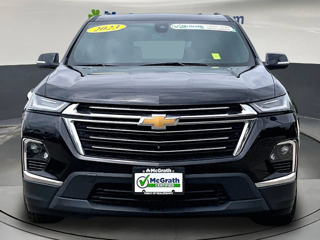 Used 2023 Chevrolet Traverse LT w/ LT Premium Package AWD/4WD image 2