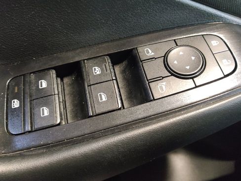 Used 2024 Nissan Rogue S image 27