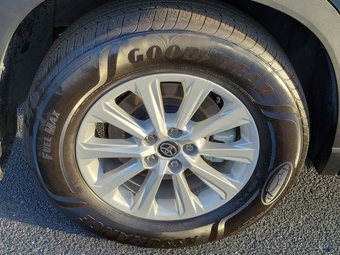 Certified 2025 Toyota Grand Highlander AWD image 11