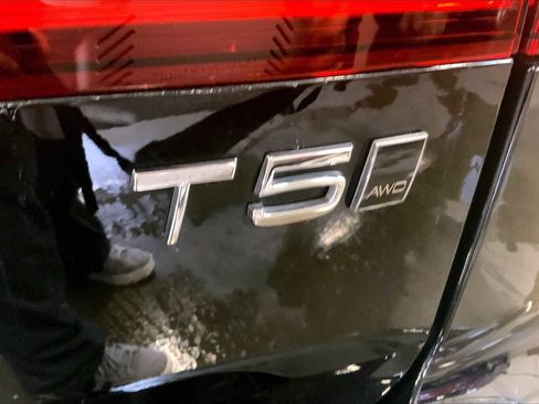 Used 2021 Volvo V60 T5 Cross Country image 8