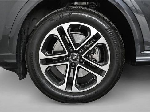 Used 2025 Audi Q5 Premium w/ Convenience Package image 25