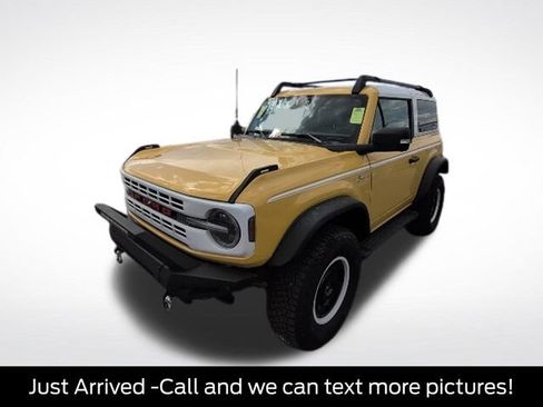 Used 2024 Ford Bronco Heritage Edition AWD/4WD image 1