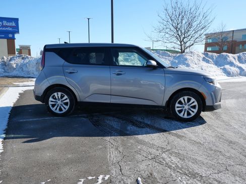 Used 2023 Kia Soul LX image 6