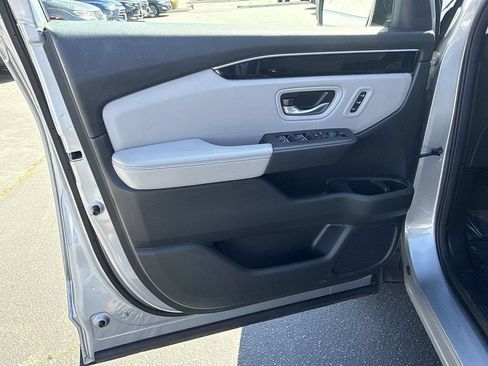Used 2025 Honda Pilot EX-L image 21