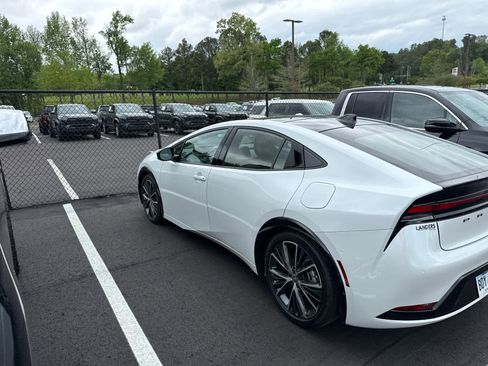 Used 2025 Toyota Prius Limited w/ Limited Premium Package image 4