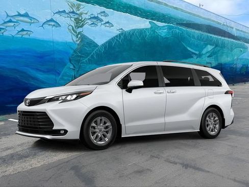 New 2026 Toyota Sienna XLE FWD image 4