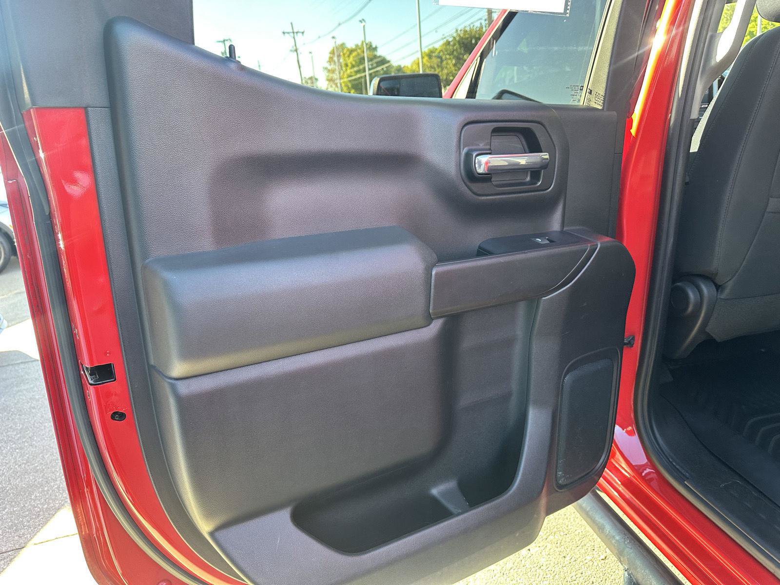 Used 2019 Chevrolet Silverado 1500 LT AWD/4WD image 18