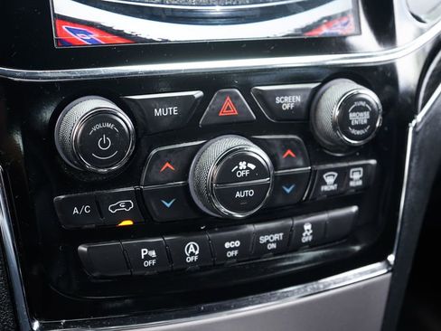 Used 2022 Jeep Grand Cherokee Limited image 33