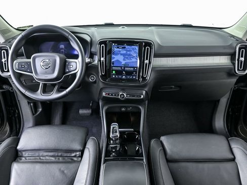 Certified 2025 Volvo XC40 B5 Plus image 19