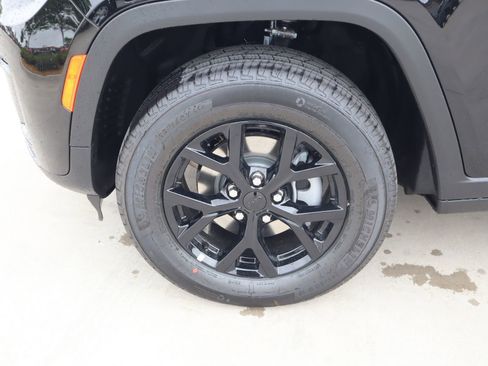 New 2026 Jeep Grand Cherokee Altitude AWD/4WD image 19