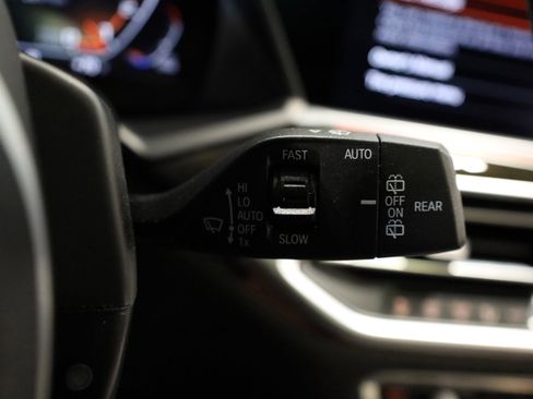 Used 2020 BMW X7 M50i w/ Dynamic Handling Package image 23