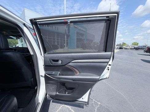 Used 2018 Toyota Highlander Limited image 35