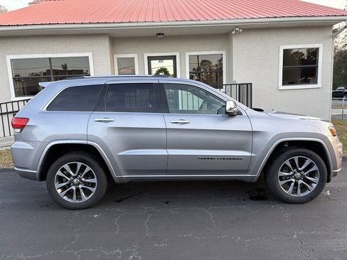 Used 2017 Jeep Grand Cherokee Overland image 4