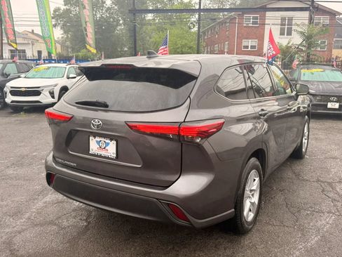 Used 2022 Toyota Highlander L FWD image 7