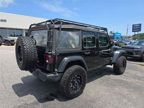 Used 2018 Jeep Wrangler Unlimited Sport AWD/4WD image 3