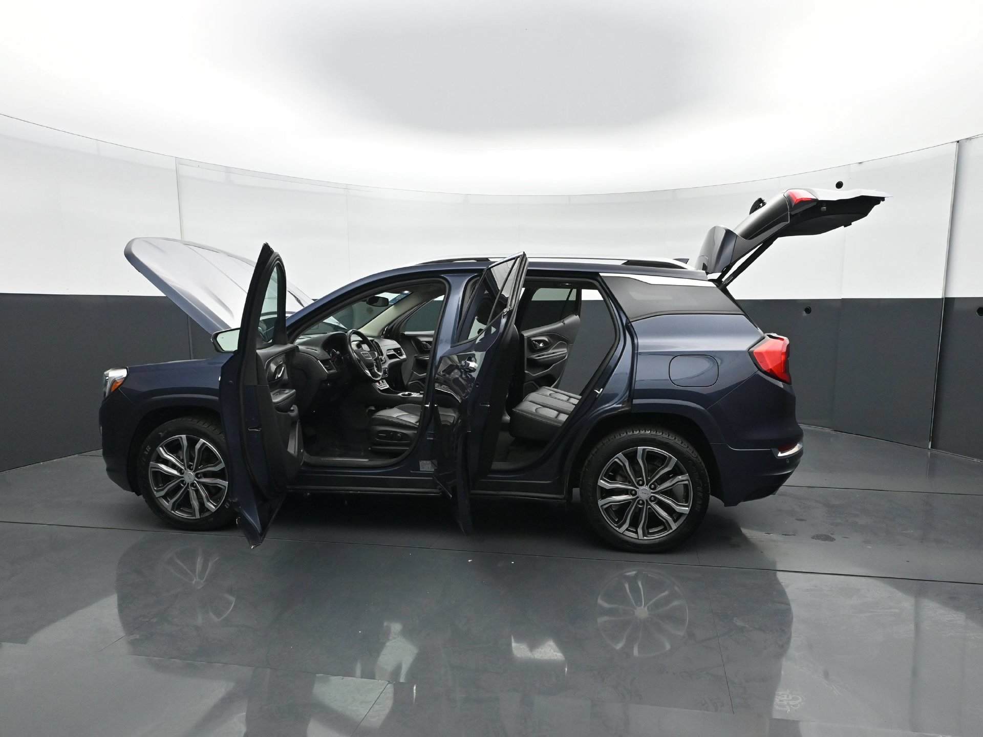 Used 2018 GMC Terrain Denali w/ Advanced Safety Package AWD/4WD image 33