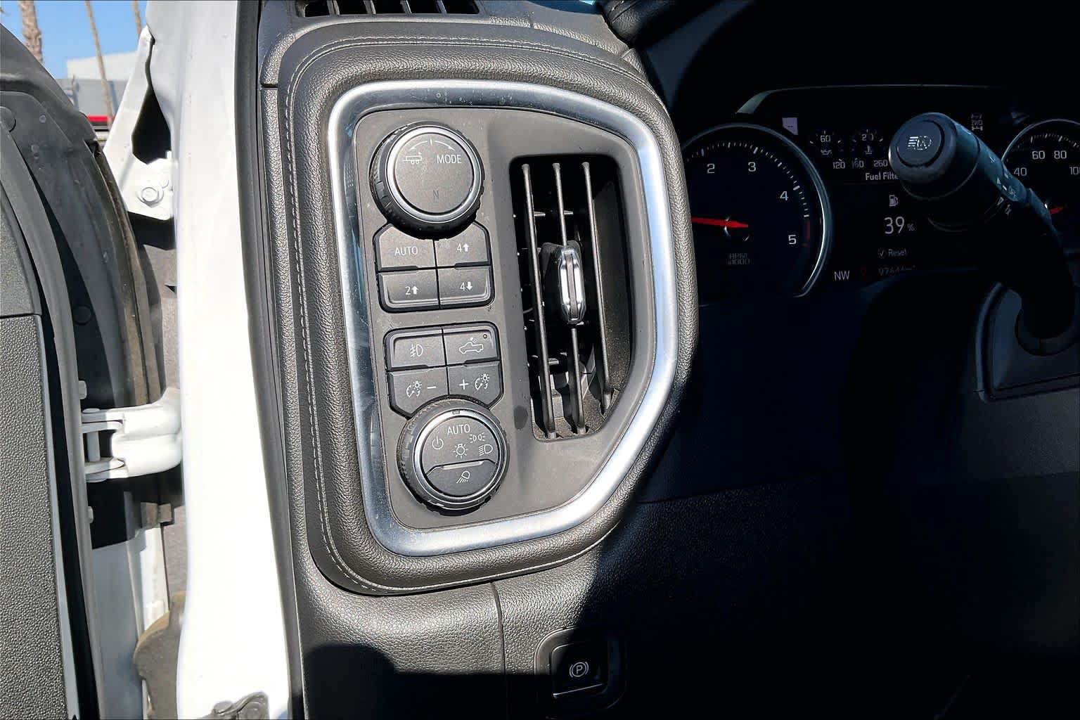 Used 2022 Chevrolet Silverado 2500 High Country w/ Safety Package II AWD/4WD image 33