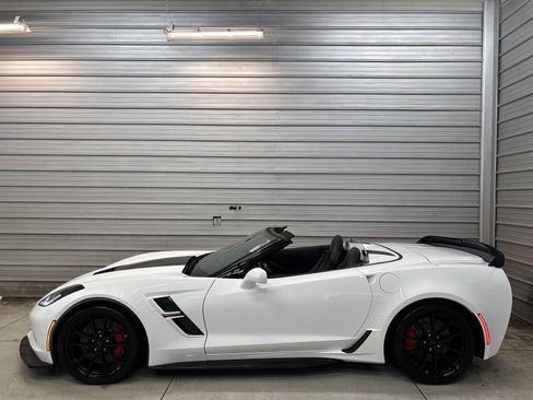 Used 2019 Chevrolet Corvette Grand Sport w/ Carbon Flash Badge Package RWD image 9