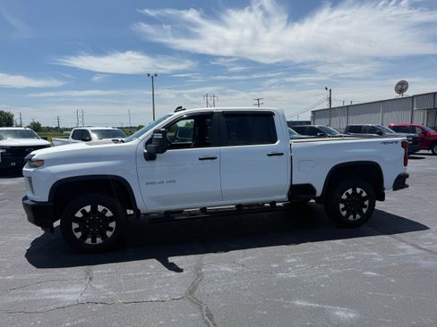 Used 2020 Chevrolet Silverado 2500 Custom w/ Custom Value Package AWD/4WD image 4