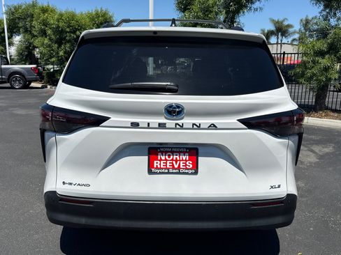 Certified 2025 Toyota Sienna XLE w/ XLE Plus Package AWD/4WD image 7