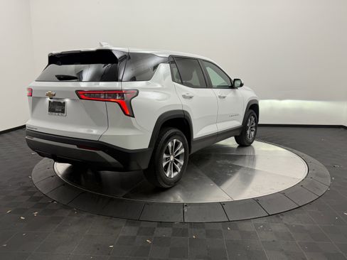 Used 2026 Chevrolet Equinox LT AWD/4WD image 7