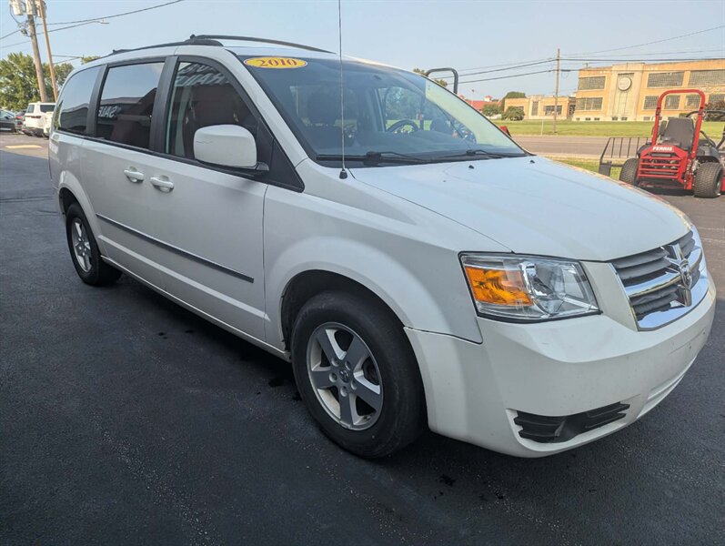 Used 2010 Dodge Grand Caravan SXT FWD image 4