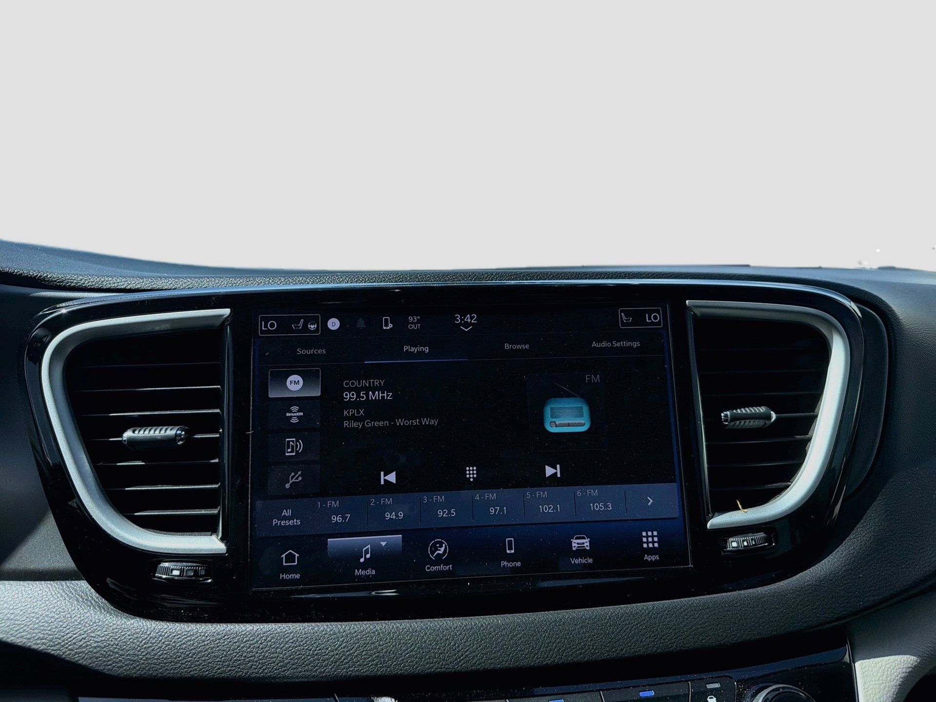 Used 2024 Chrysler Pacifica Touring-L FWD image 15