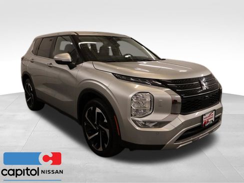 Used 2024 Mitsubishi Outlander SE AWD/4WD image 1