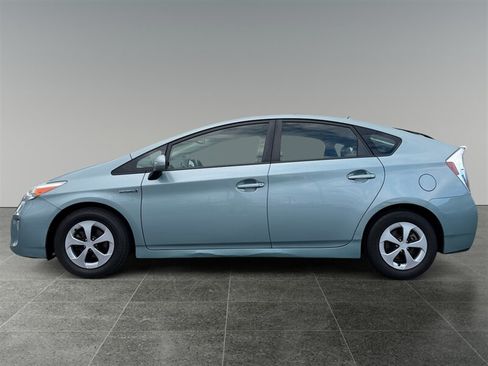 Used 2015 Toyota Prius Four FWD image 2