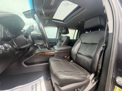 Used 2016 Chevrolet Suburban LT w/ Luxury Package AWD/4WD image 9