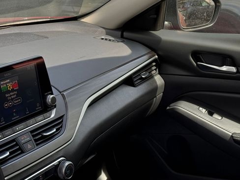 Used 2025 Nissan Altima 2.5 SV image 32