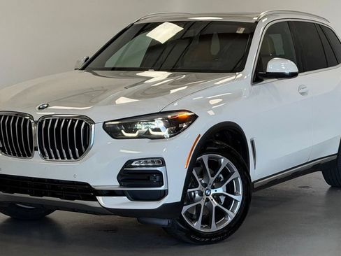 Used 2019 BMW X5 xDrive40i w/ Convenience Package AWD/4WD image 1