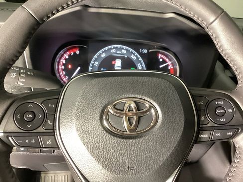 Used 2025 Toyota RAV4 XLE w/ Convenience Package image 21