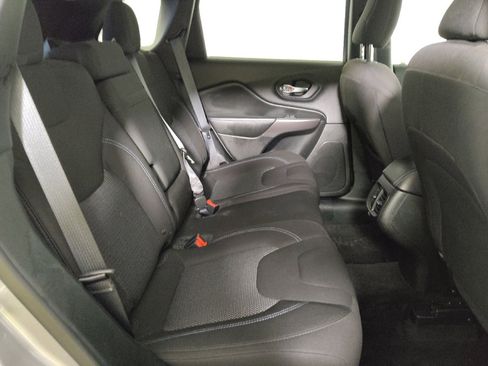 Used 2019 Jeep Cherokee Latitude w/ Popular Appearance Group image 19