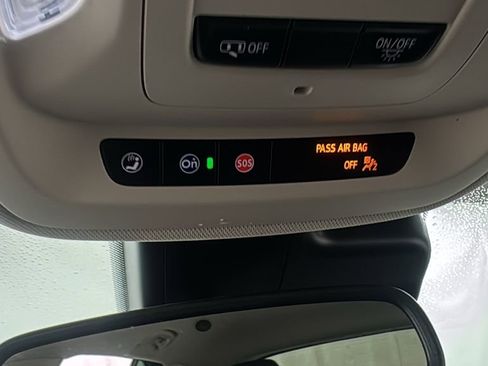 Used 2022 Buick Envision Essence w/ Safety Package image 32