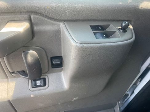 Used 2021 Chevrolet Express 2500 w/ Driver Convenience Package RWD image 9