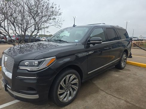 Used 2023 Lincoln Navigator L Reserve image 2