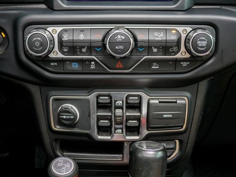 Used 2023 Jeep Wrangler Unlimited Sahara w/ Cold Weather Group AWD/4WD image 14