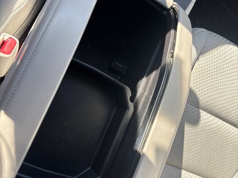 Used 2015 Toyota Highlander LE image 23