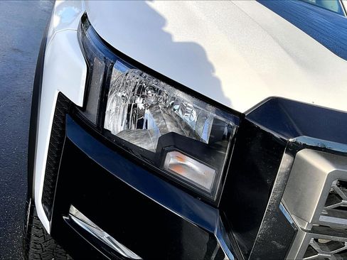 Used 2024 Nissan Frontier SV w/ Hardbody Edition image 32