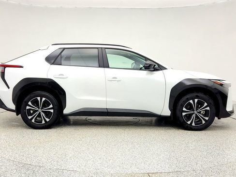 Used 2024 Toyota bZ4X AWD image 4