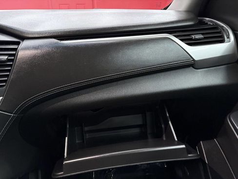 Used 2018 Chevrolet Suburban Premier RWD image 25