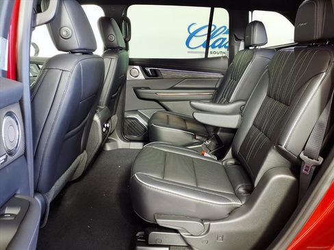 New 2026 Buick Enclave Avenir image 8