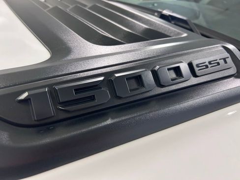 Used 2025 RAM 1500 Laramie w/ Sport Appearance Package AWD/4WD image 27