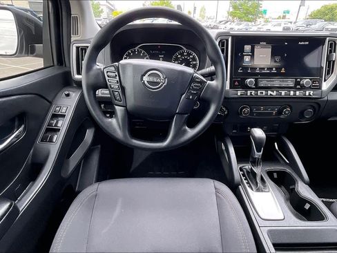 Used 2025 Nissan Frontier SV AWD/4WD image 6