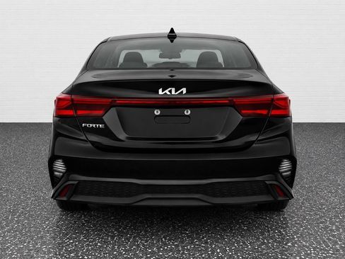 Used 2023 Kia Forte LXS FWD image 3