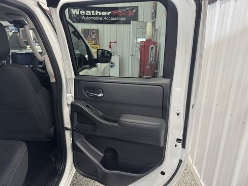 Used 2022 Nissan Frontier SV AWD/4WD image 28