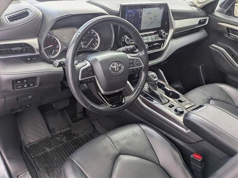Used 2022 Toyota Highlander Platinum AWD/4WD image 11