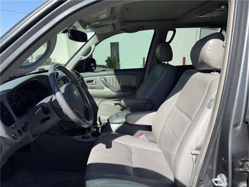 Used 2006 Toyota Sequoia Limited RWD image 11